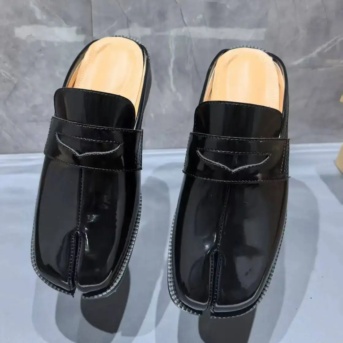 Split Toe Tabi Men's Slippers  - Men Shoes Black のレビューと価格